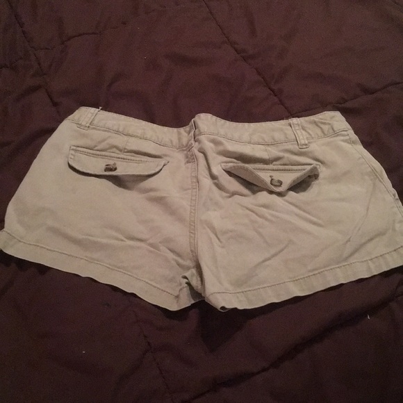 Khaki shorts - Picture 2 of 3